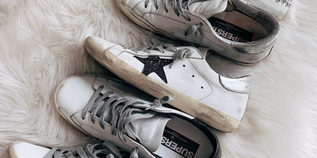 sneakers with a white Golden Goose Shoes Outlet leather upper feature